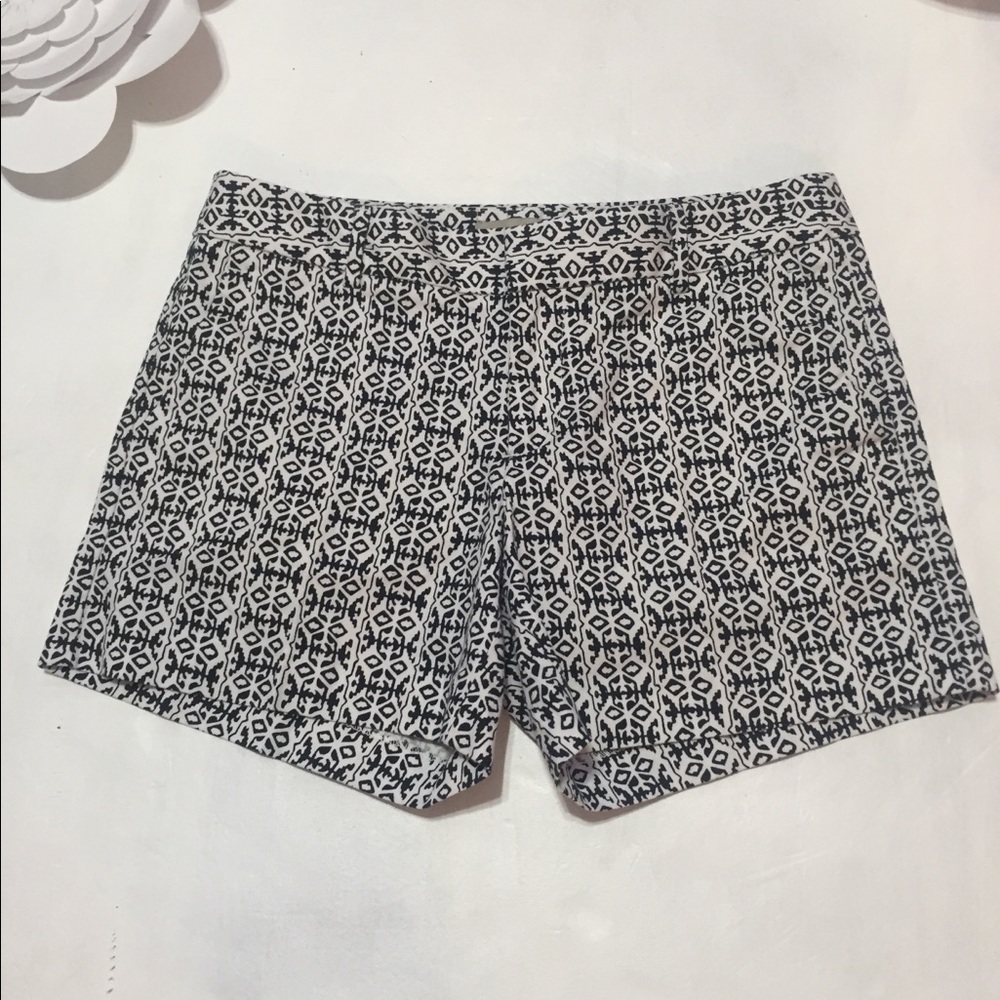 Banana Republic Black and White Shorts Size 4